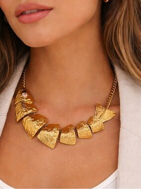 Gold Fish Statement Necklace – Chunky Textured Chain